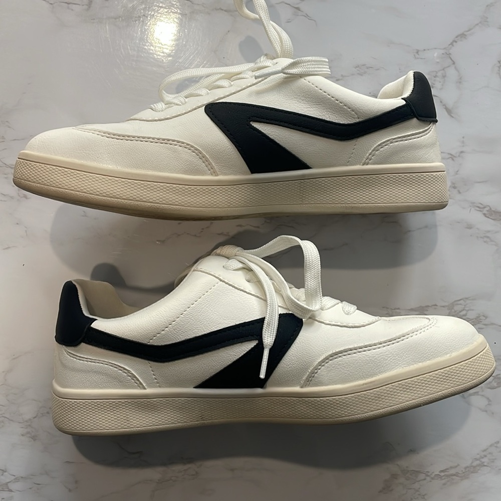 Women’s Dolce Vita Sneakers - Picture 4 of 6